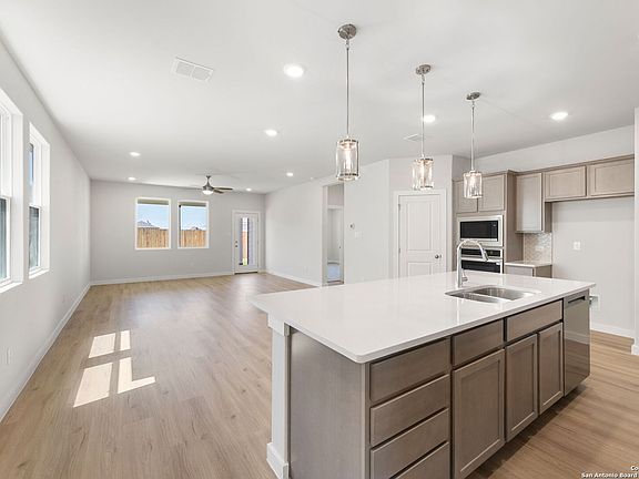 5th image of 748 Langston Lane
