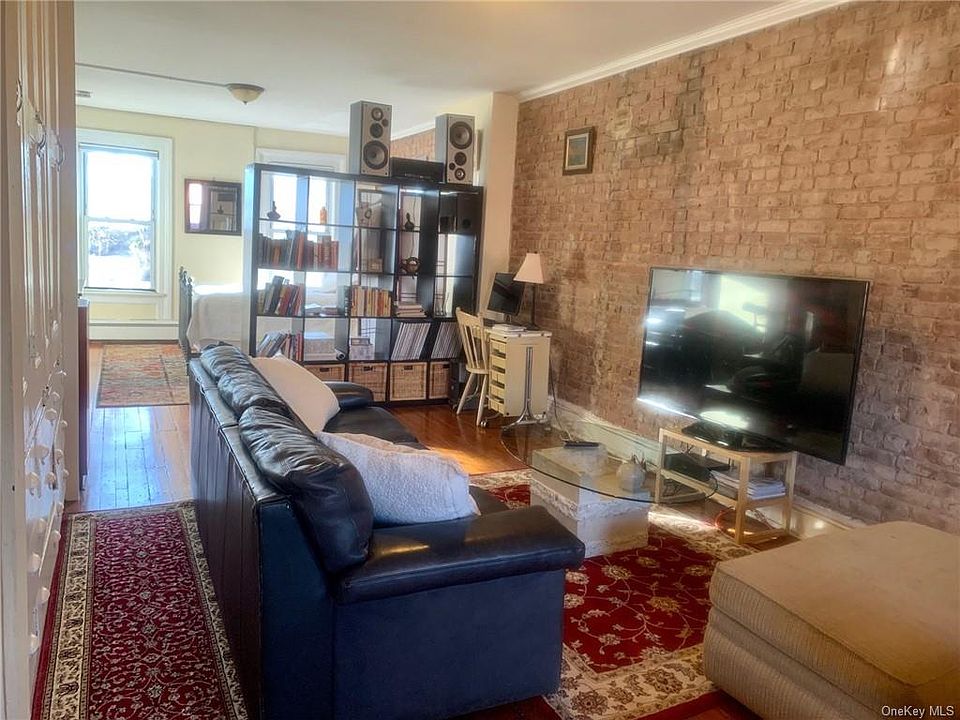 1st image of 118A Main St #3
