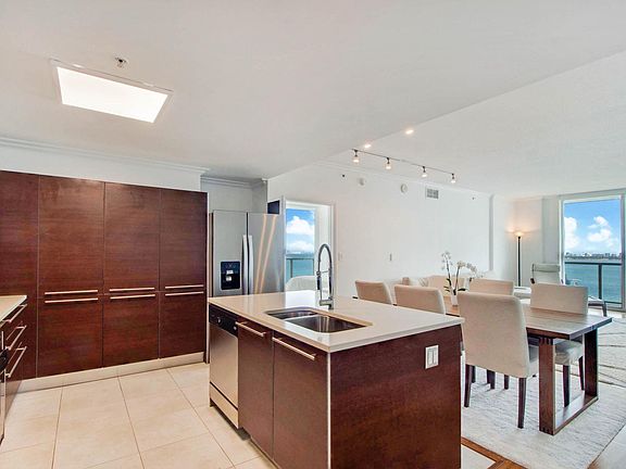 4th image of 1900 N Bayshore Dr APT 1802