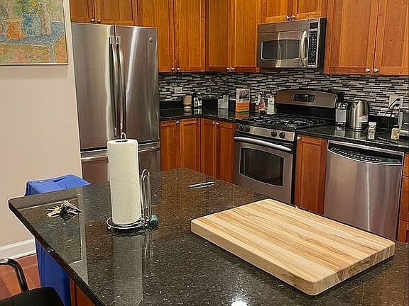5th image of 1730 N Western Ave APT 402