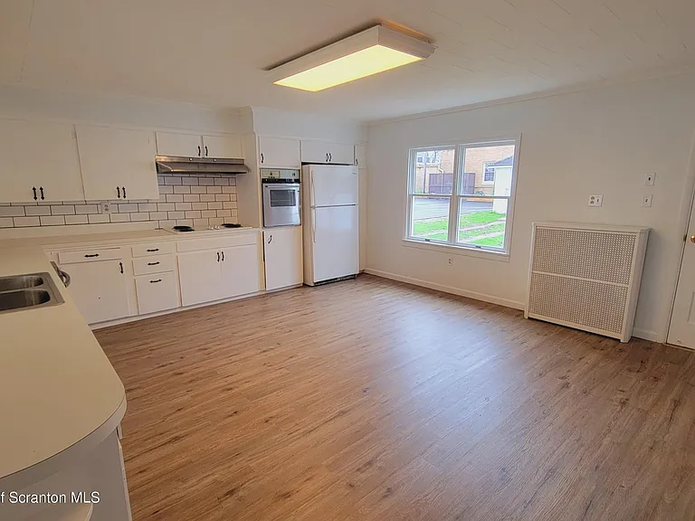 114 Dickson St — Photo 10