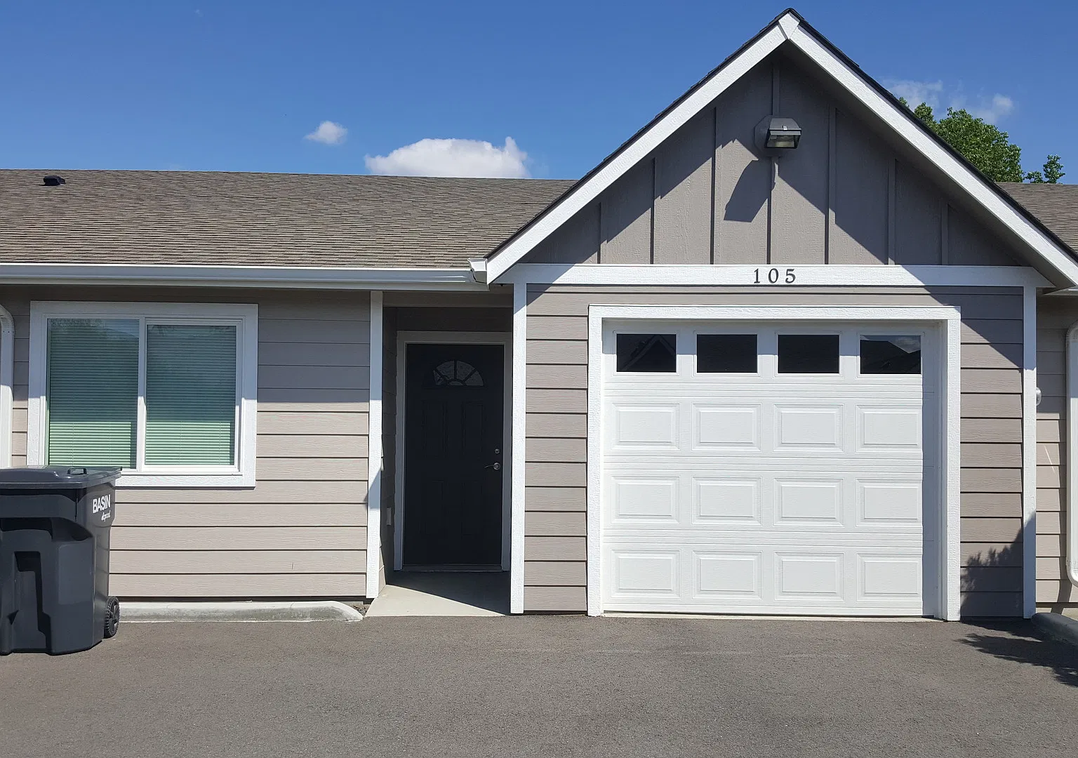 Fairway Manor — Photo 1
