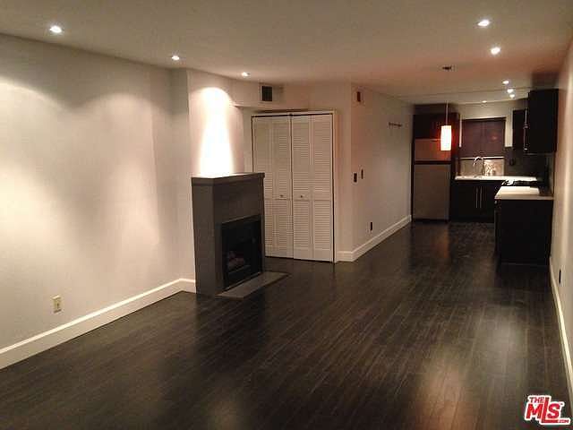 1st image of 7045 Woodley Ave Unit 109