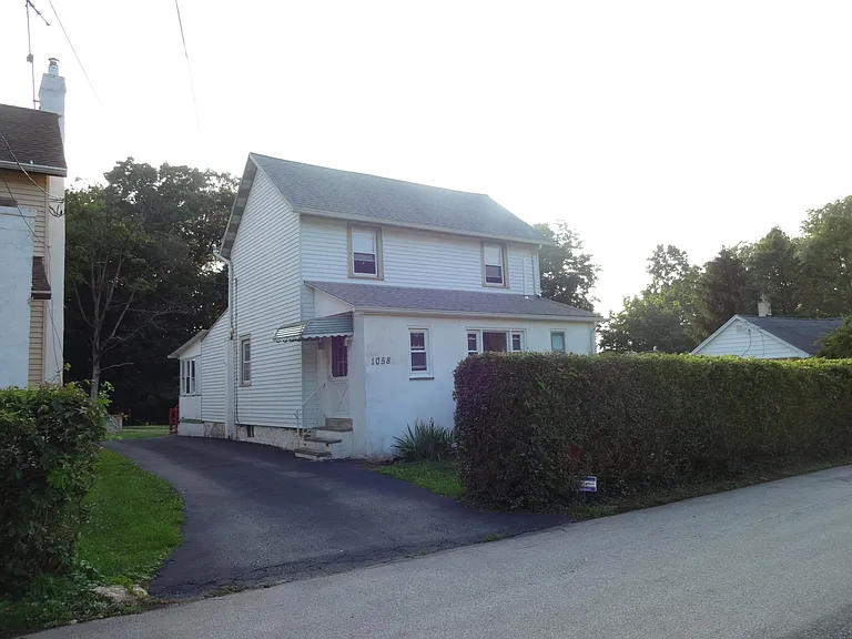 1058 Mount Pleasant Ave — Photo 3