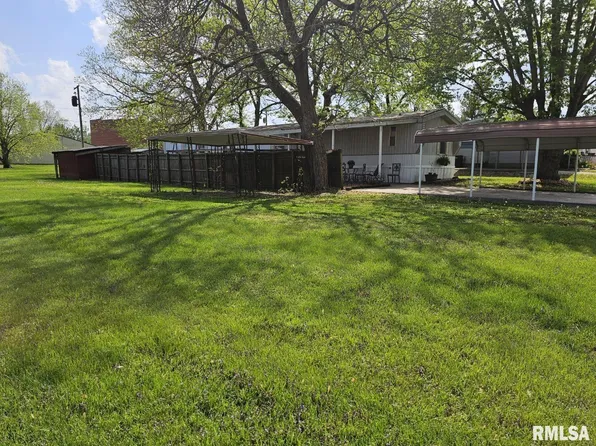 609 Casey St, Woodlawn, IL 62898