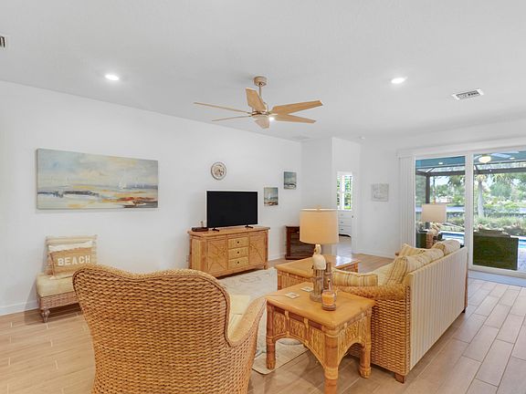 5th image of 2011 NW Golden Oak Trail