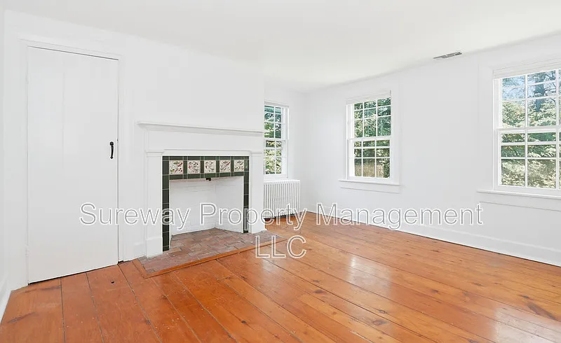 4 bed, 2.5 bath, 3229 sqft, $5,400 — Photo 3