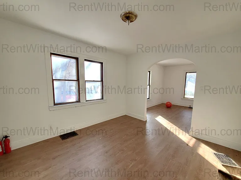 824 Logan Ave — Photo 6