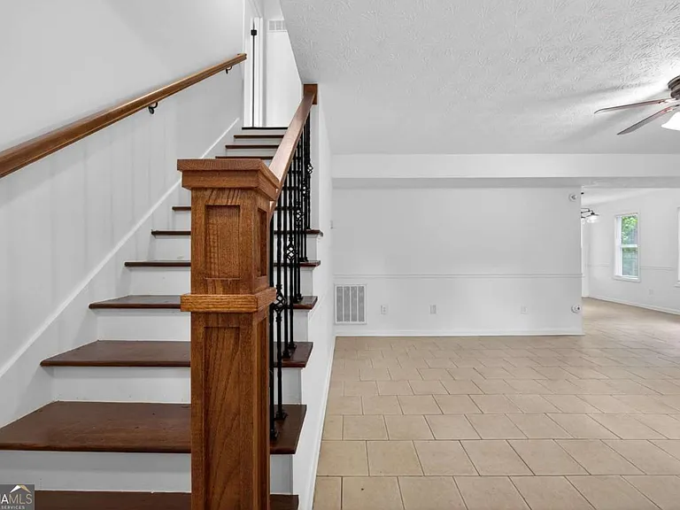 6898 Babbling Brook Dr — Photo 5