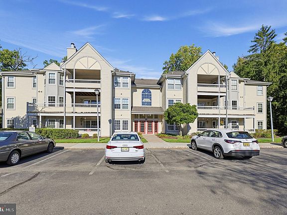 2nd image of 114 Cascade Ct APT 2