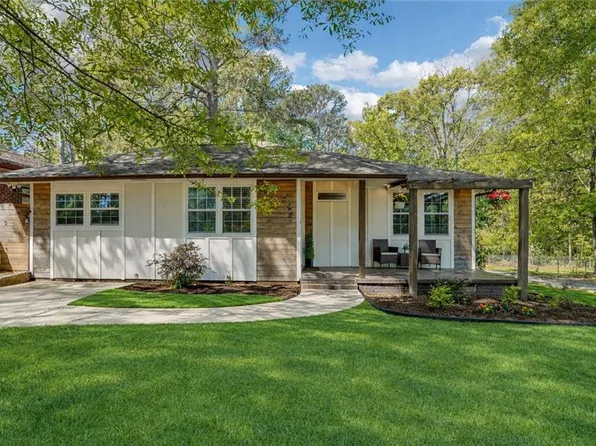 566 Woods Dr NW, Atlanta, GA 30318