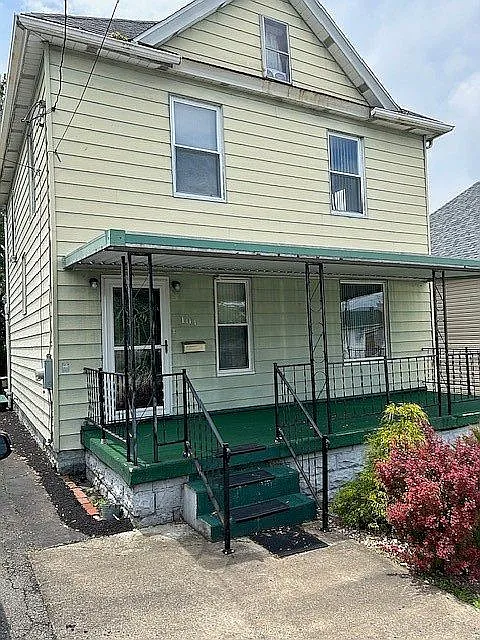 104 Whyle Ave N photo 1