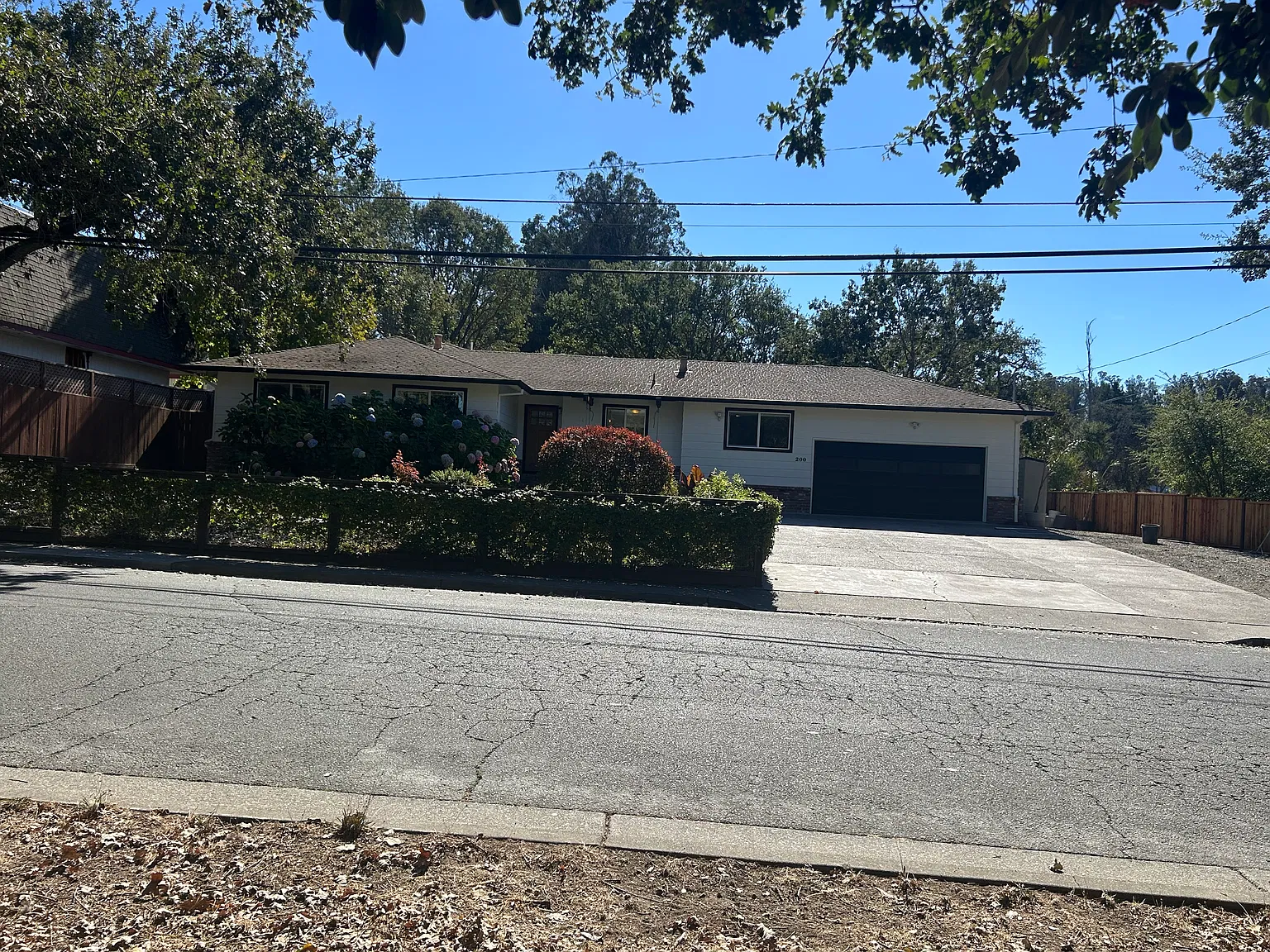 4 bed, 2.5 bath, 2078 sqft, $4,300 — Photo 3