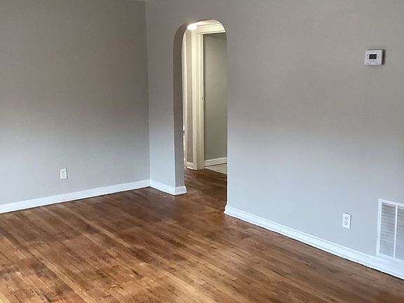 3rd image of 818 Cherry Dr APT 1