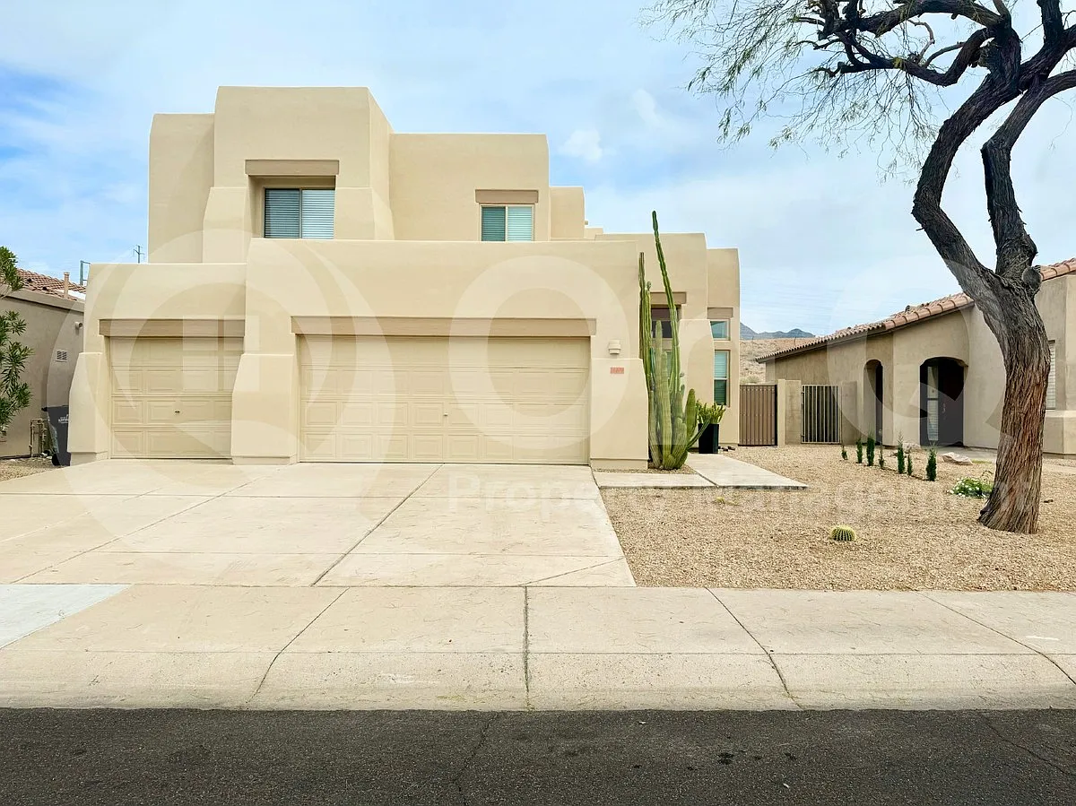 5 bed, 3.0 bath, 2442 sqft, $4,999 — Photo 2