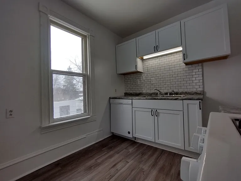2013-2015 John Ave — Photo 3