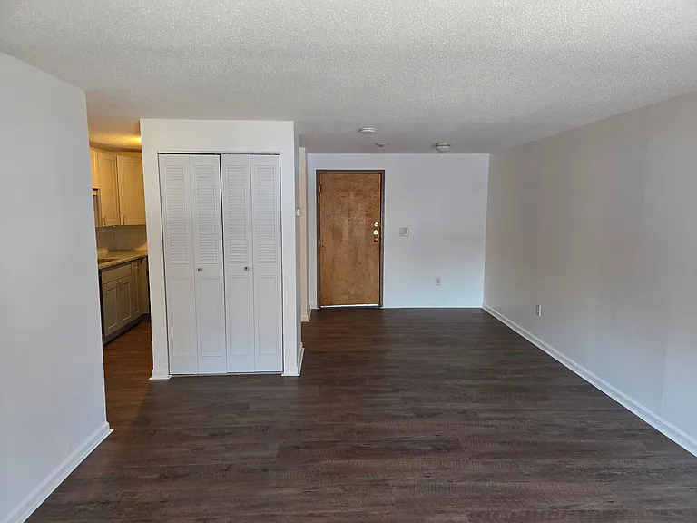 10 Longworth Ave — Photo 13