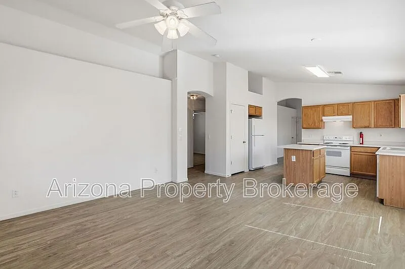 3 bed, 2.0 bath, 1311 sqft, $1,649 — Photo 1