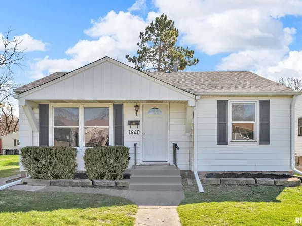 1440 33rd St, Moline, IL 61265