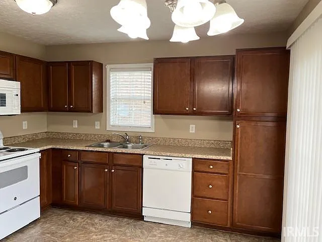 3701 Bronson Ln — Photo 6