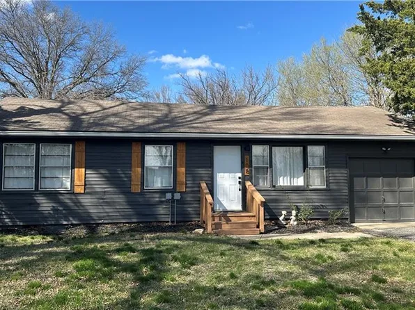 108 W Lawrence St, Spring Hill, KS 66083