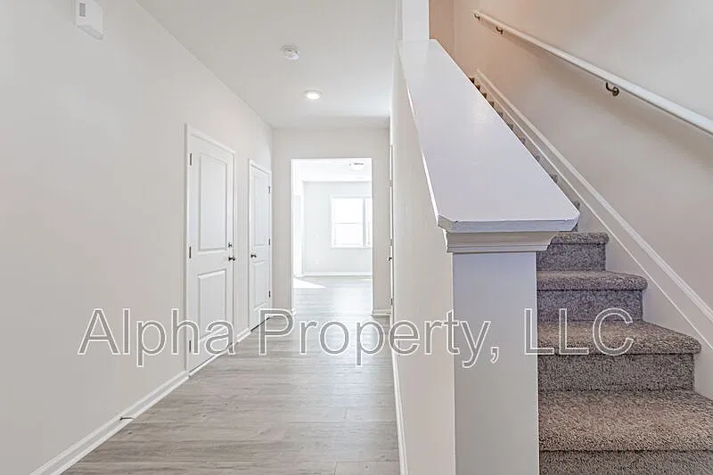 3 bed, 2.5 bath, 1500 sqft, $1,595 — Photo 2