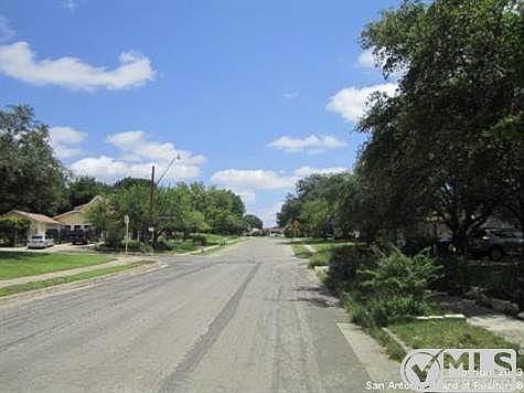 3rd image of 2438 Lake Louise Dr
