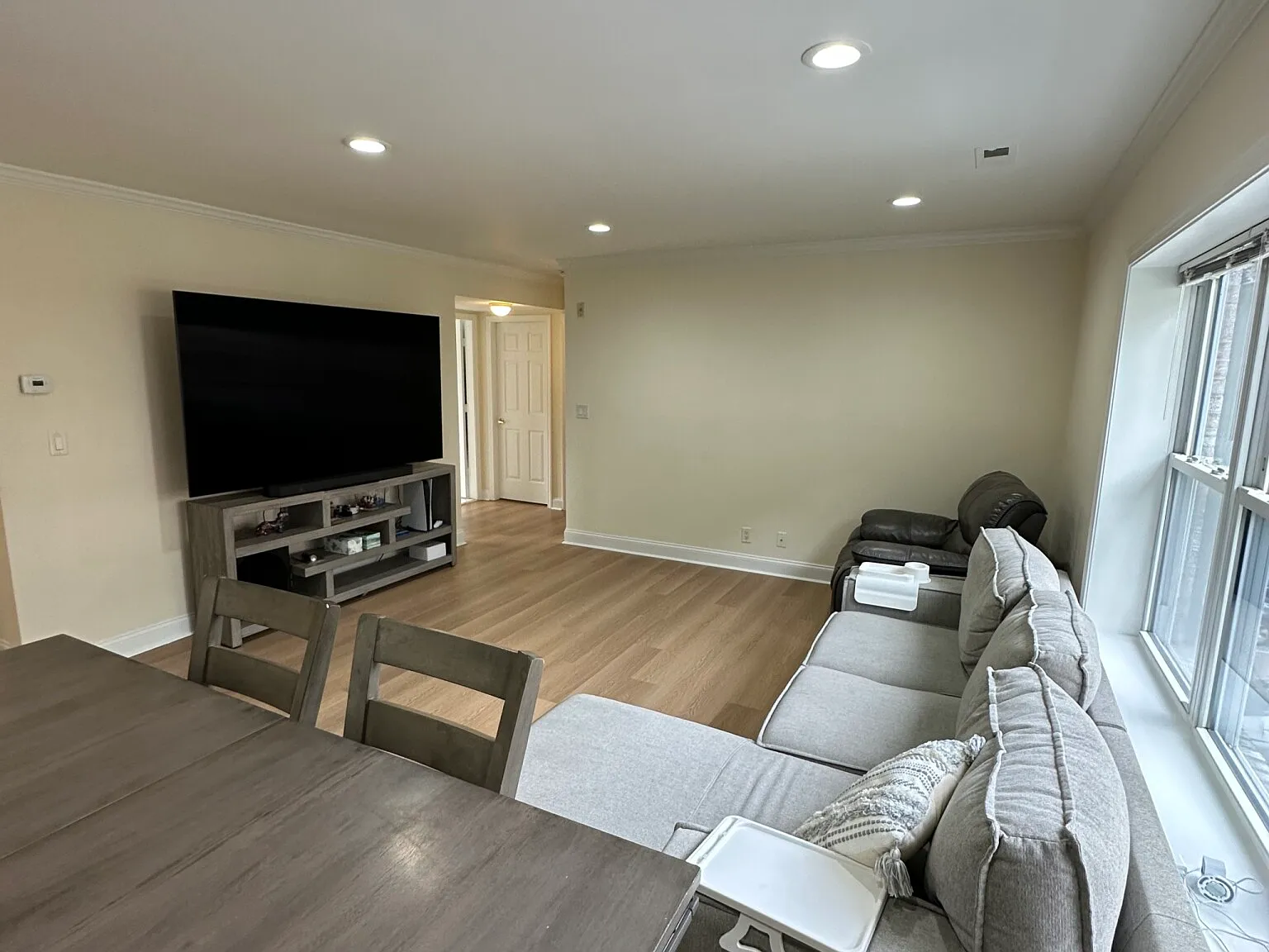 3 bed, 1.0 bath, $1,400 — Photo 1