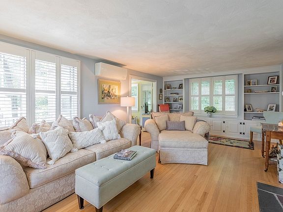 3rd image of 11 Drury Ln