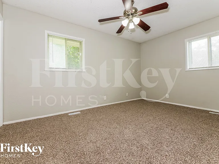 9309 Farley Ave — Photo 8