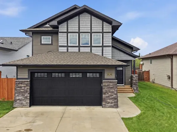 182 E Robinson Ave, Penhold, AB T0M 1R0
