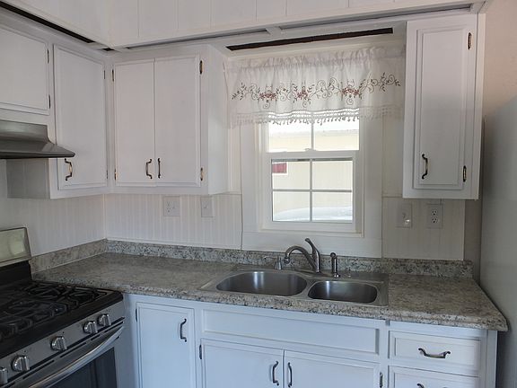 New countertop & beadboard