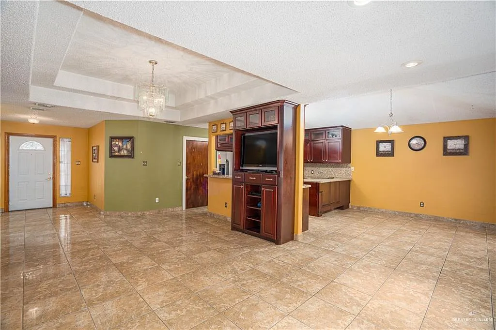 3 bed, 2.0 bath, 1609 sqft, $1,650 — Photo 4