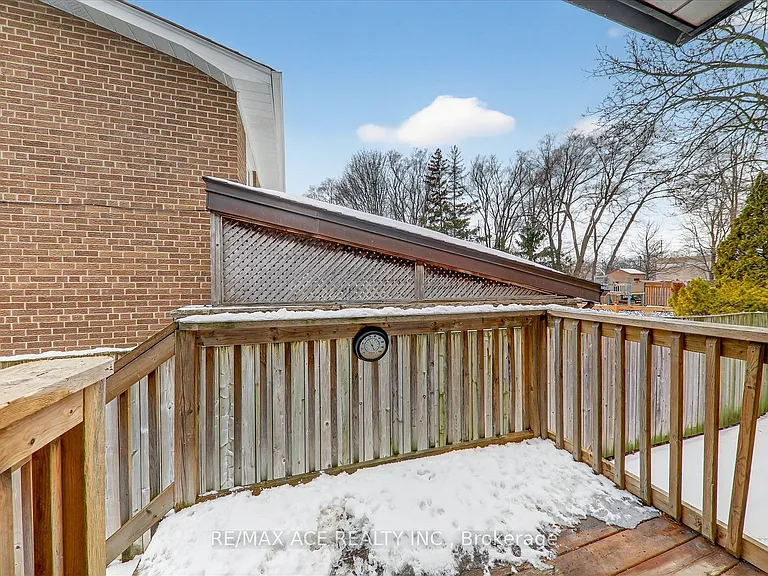 1719 Valentine Gdns — Photo 18