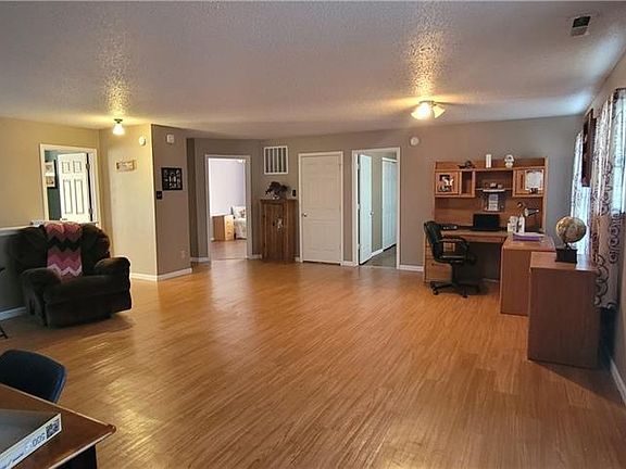 3rd image of 1295 Jasmine Dr