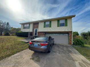 1352 Hunters Ln, Radcliff, KY 40160