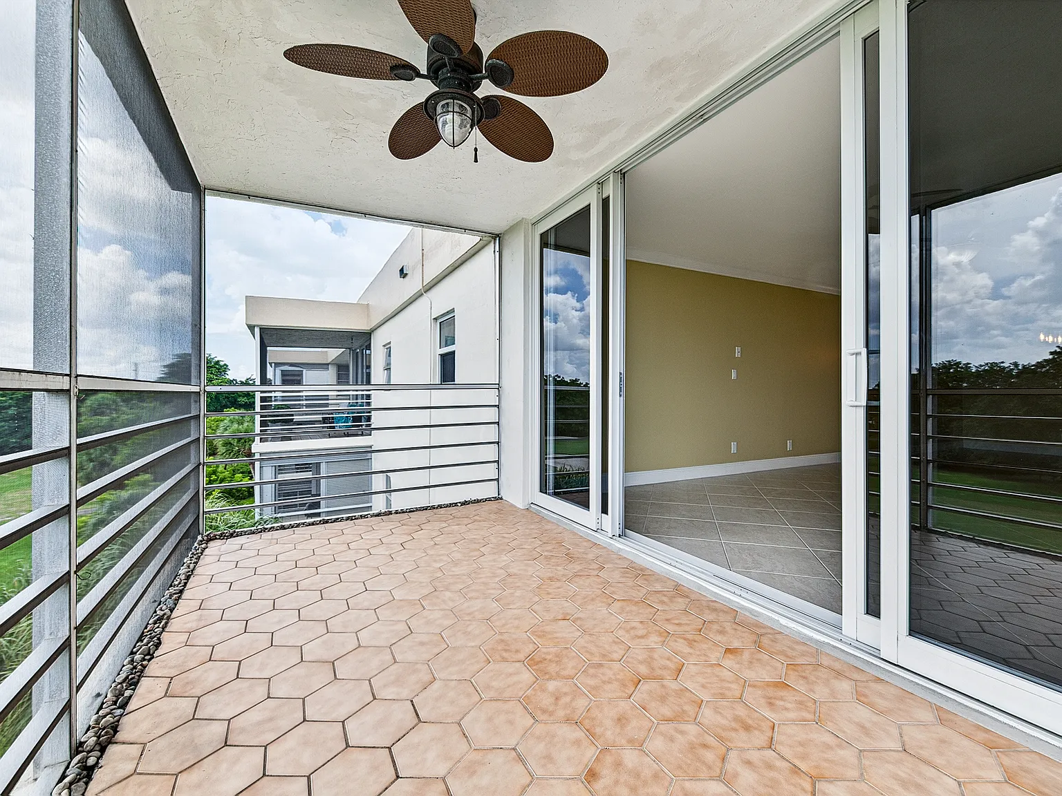 2 bed, 1260 sqft, $2,200 — Photo 3