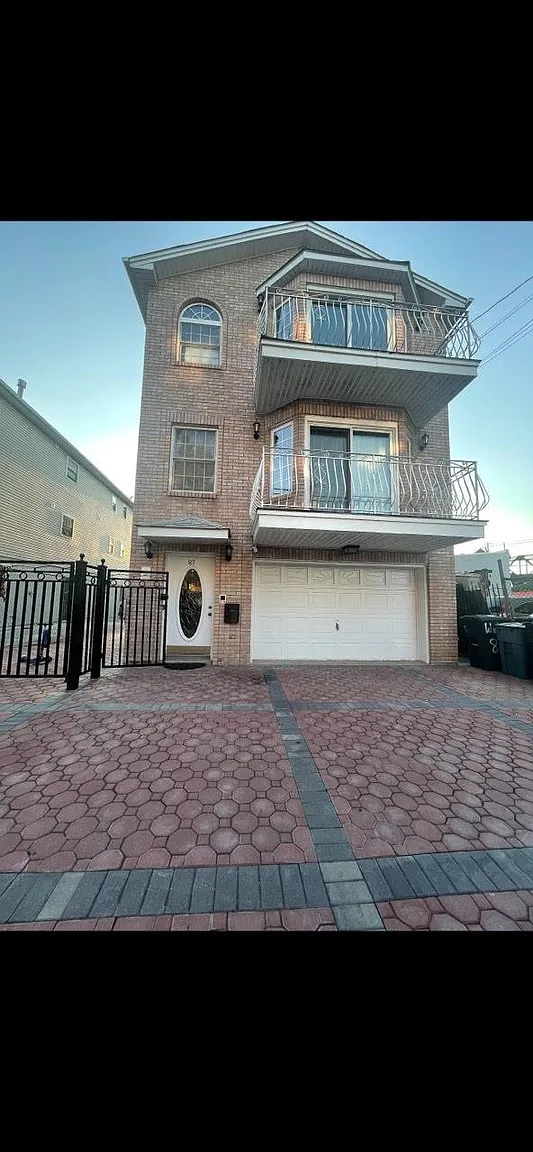 87 Wallis Ave photo 1