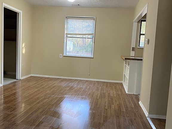 3rd image of 1501 Aldrich St NE
