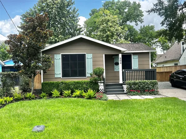 202 Fannin St, Tomball, TX 77375