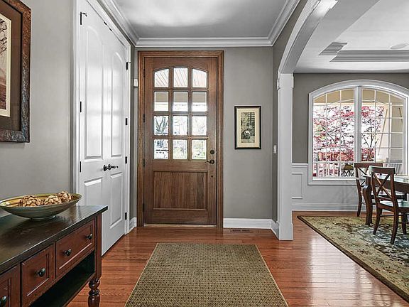 3rd image of 211 W Jewel Ave