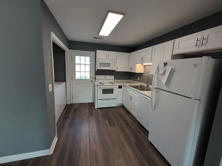 140 Lanier Dr #106 — Photo 3