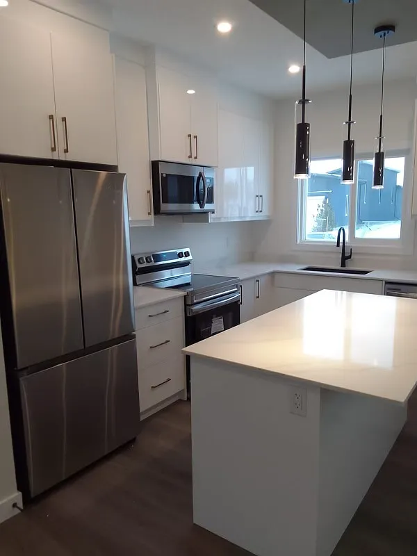 3 bed, 2.5 bath, 1400 sqft, $2,200 — Photo 1