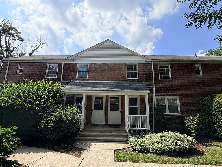 51 Clark Ct — Photo 2