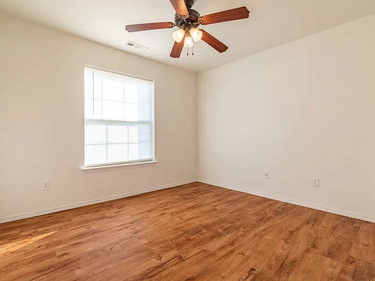 1014 Josie Kate Ln — Photo 10
