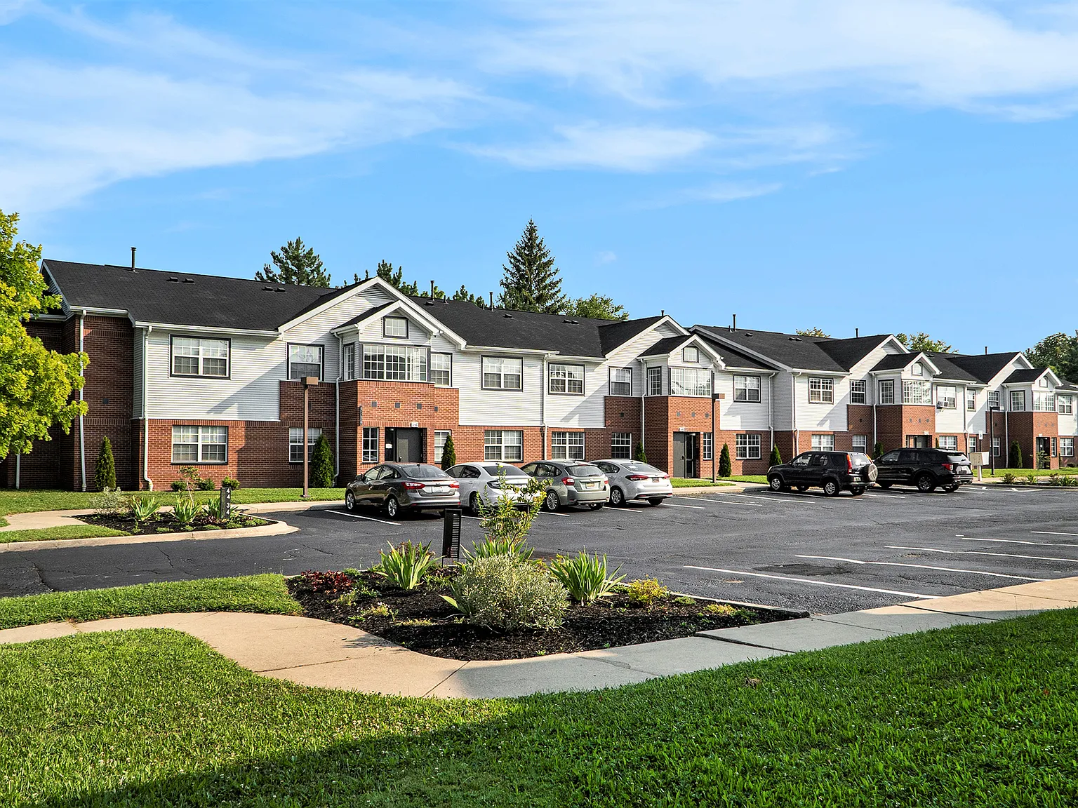 Trumbull Terrace — Photo 2