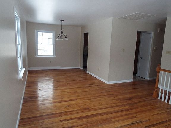 4th image of 415 Florin Ave