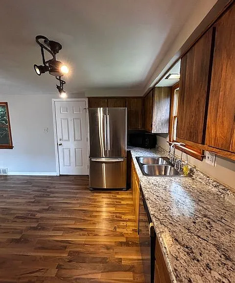 12407 Maple Ln — Photo 6