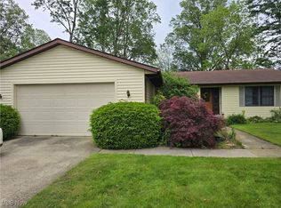 1055 Royal Dr, Amherst, OH