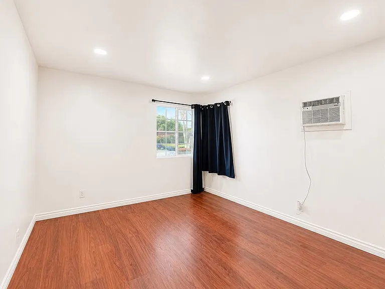 17402 Horst Ave — Photo 13